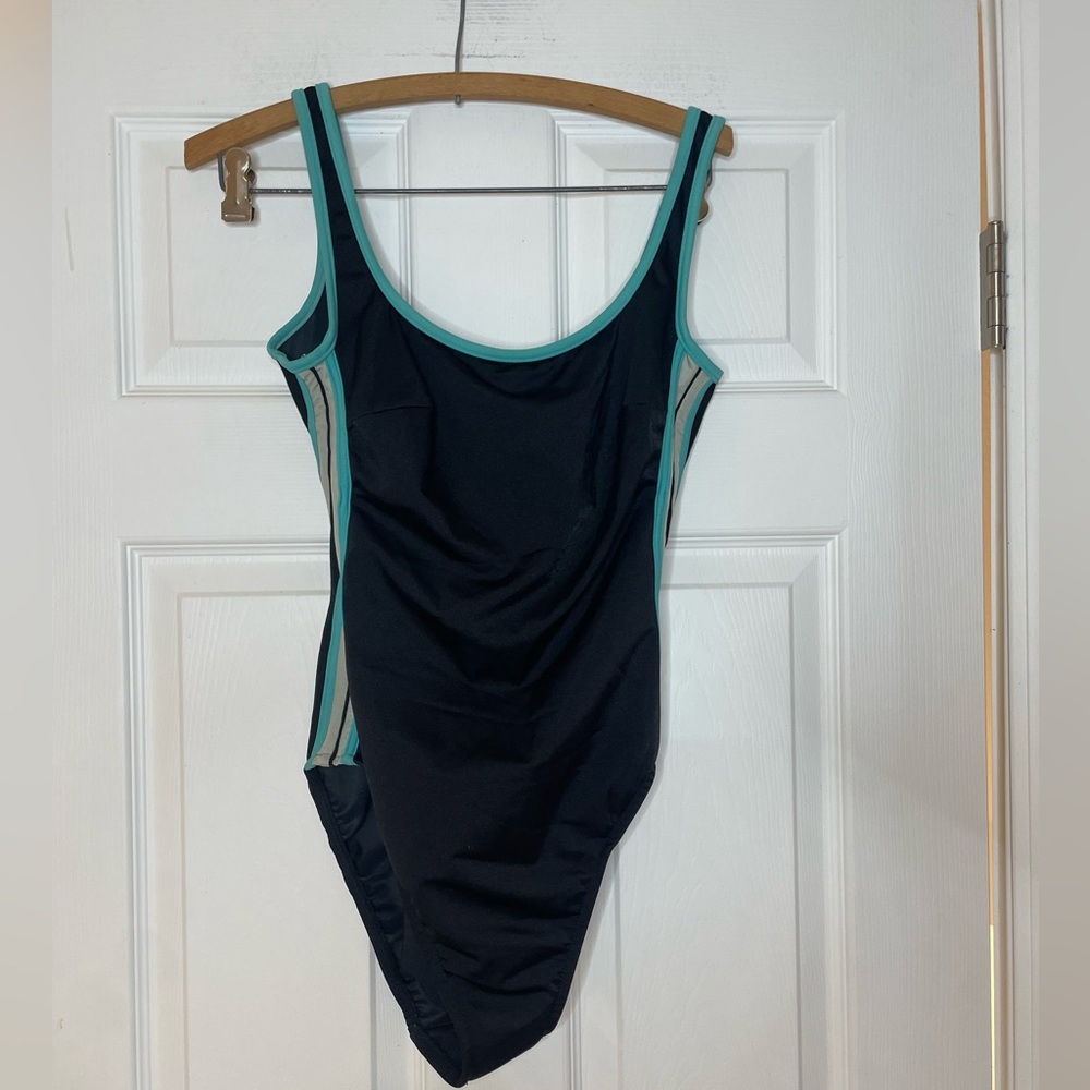 MIRACLESUIT classic one-piece swimsuit - size 10